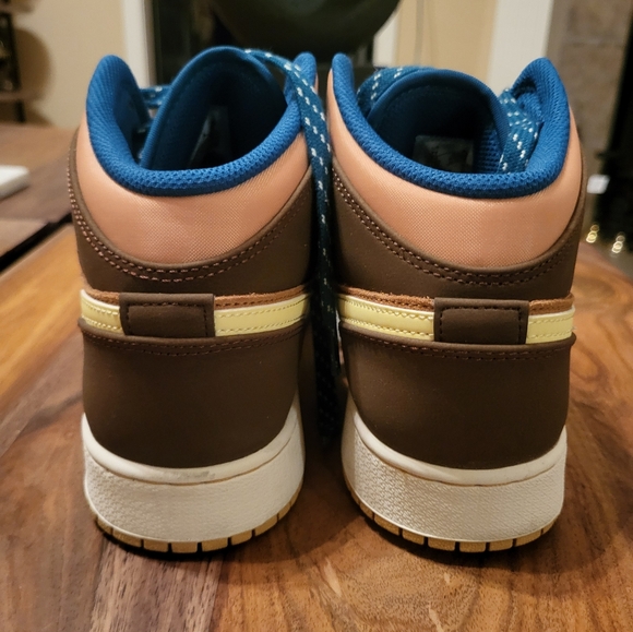 Sneakers - Picture 3 of 5